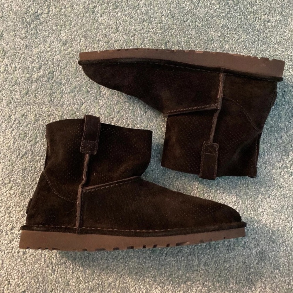 Perforated Black Ugg